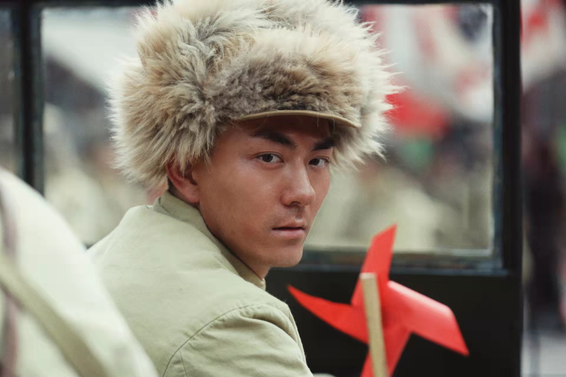 张宁江《香山叶正红》热播,《长津湖》票房影史冠军