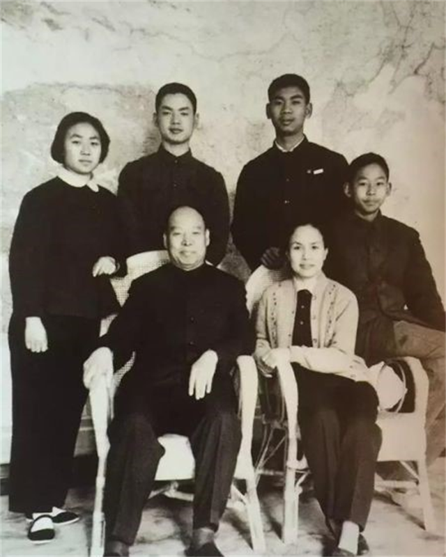 除了毛朱刘周任五大书记，还有2位候补书记：是谁？结局如何？