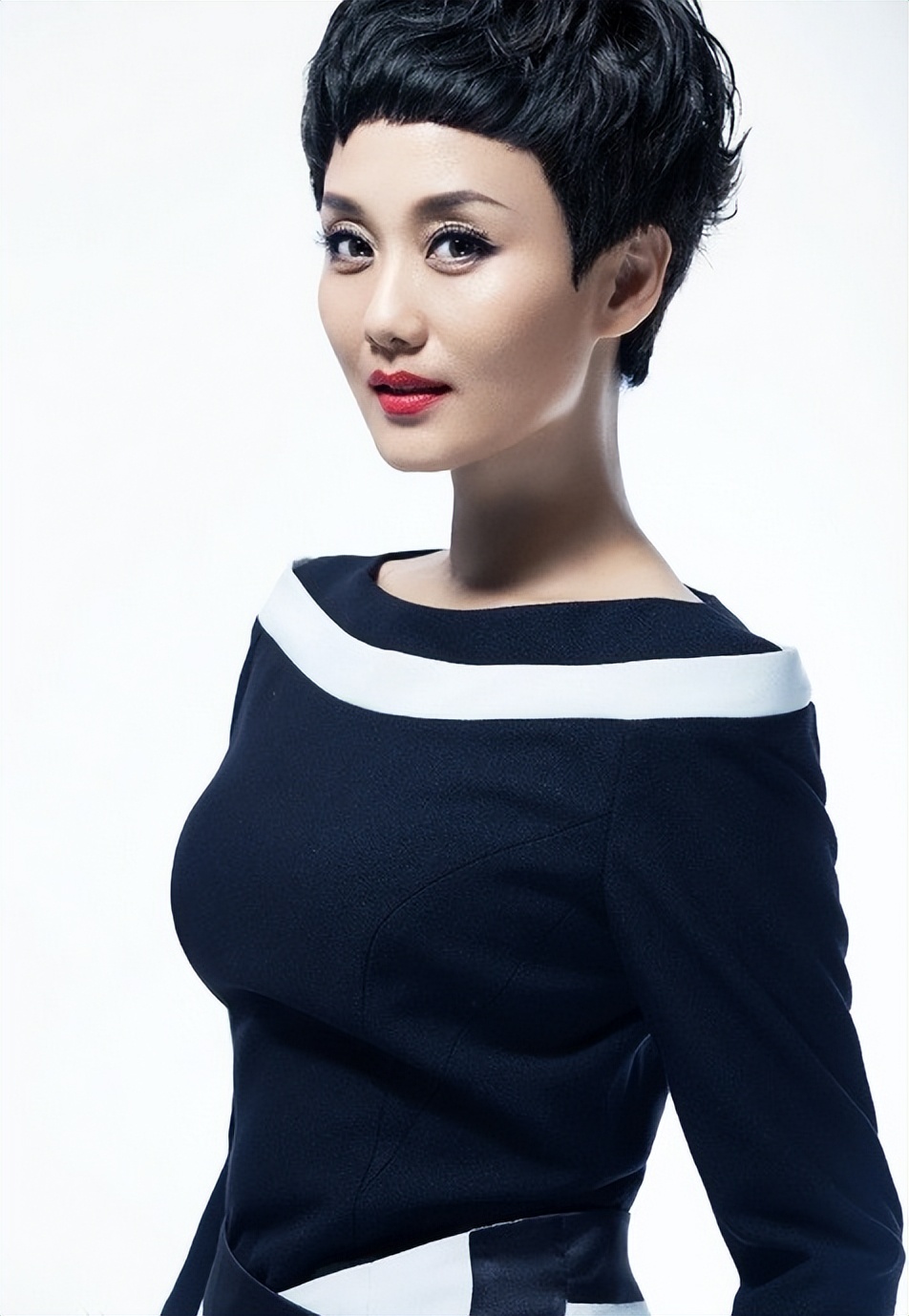 14位贤良的“妈妈专业户”女星，年轻时个顶个是美人坯子