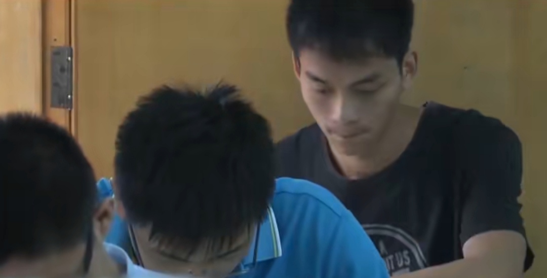 他被称为当代范进，13次高考未能考上心仪大学，他到底想考哪里？