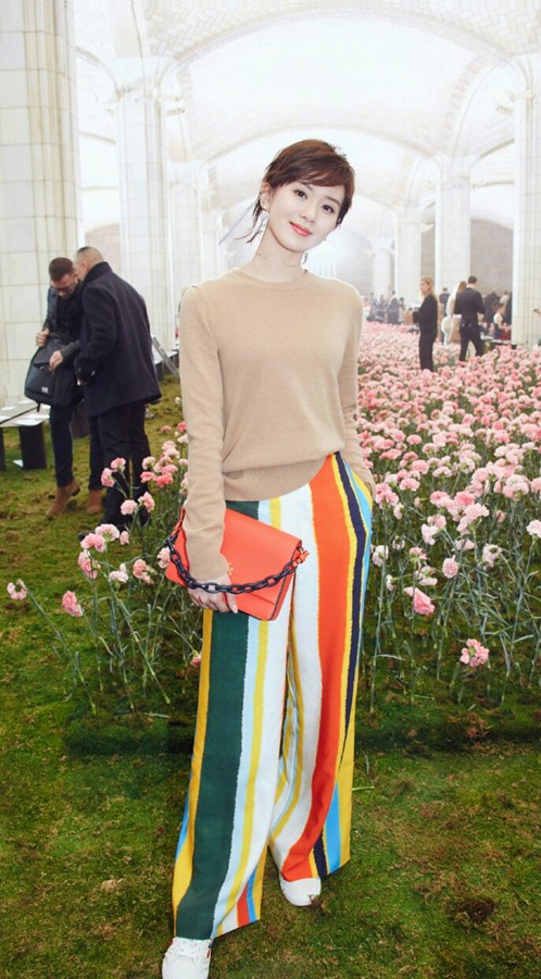 漂亮在气质面前不值得一提!33岁颖儿同框35岁刘诗诗差距一目了然