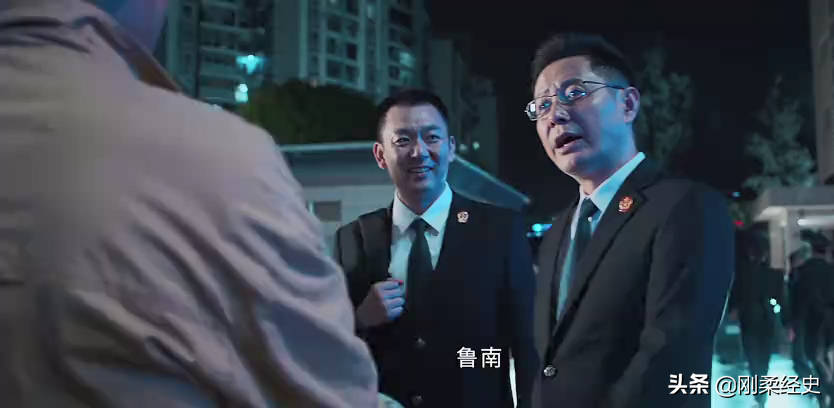 《庭外·盲区》：堆砌悬疑，错漏百出，编剧和观众双双进入盲区