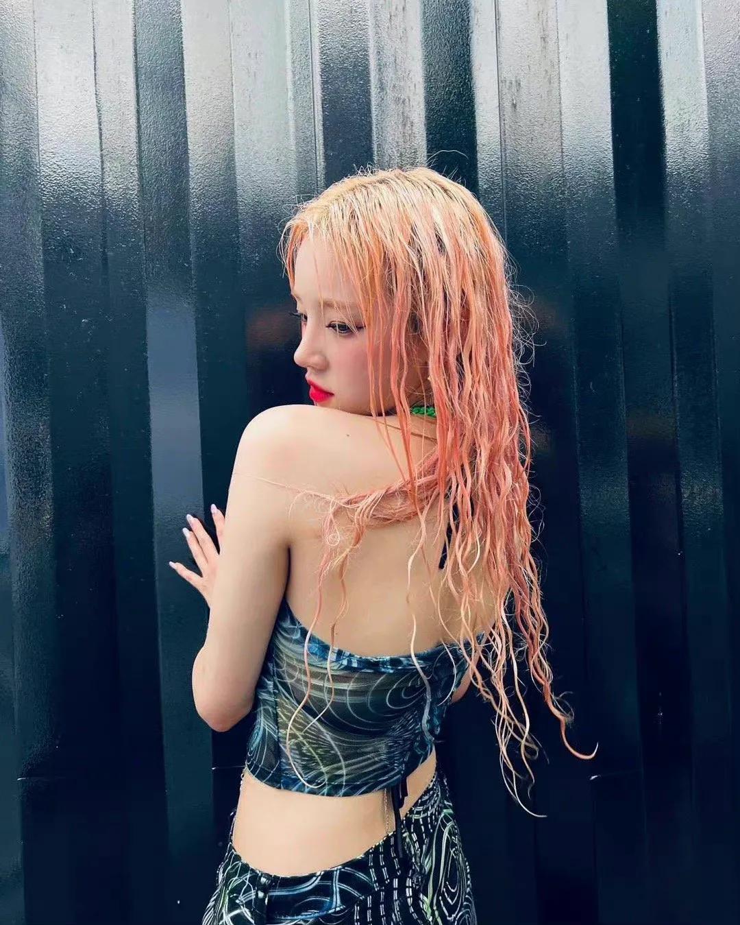 宋雨琦美图 湿发也好美 什么风格都能驾驭，跳舞妖精好会扭