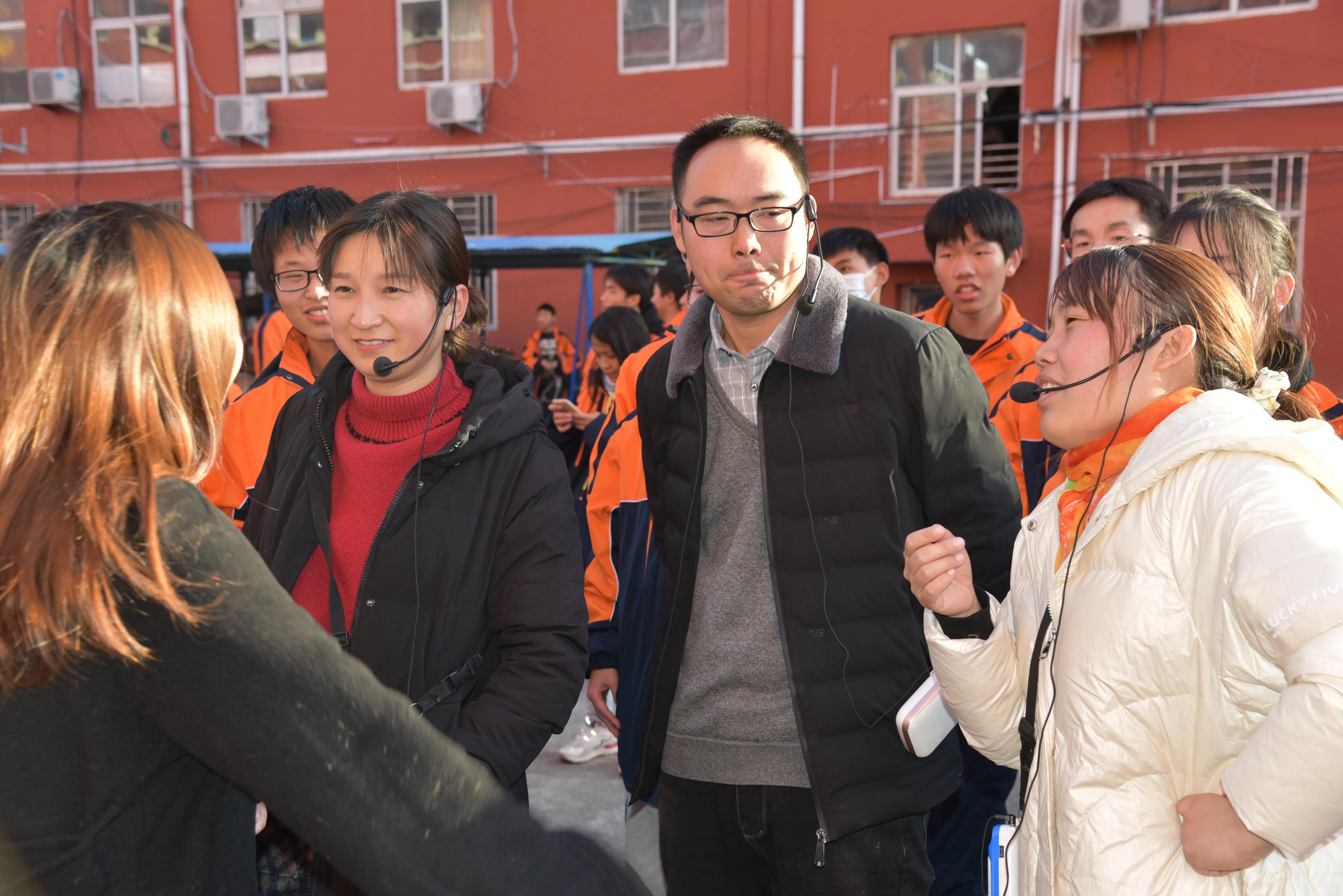 上蔡县苏豫中学举办“迎元旦”拔河比赛 让青春点燃梦想