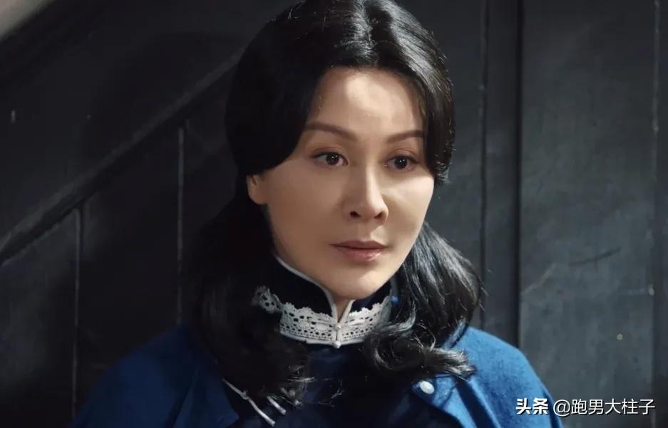 强行扮嫩，妈味十足，求求这几位明星别再演超龄少女了