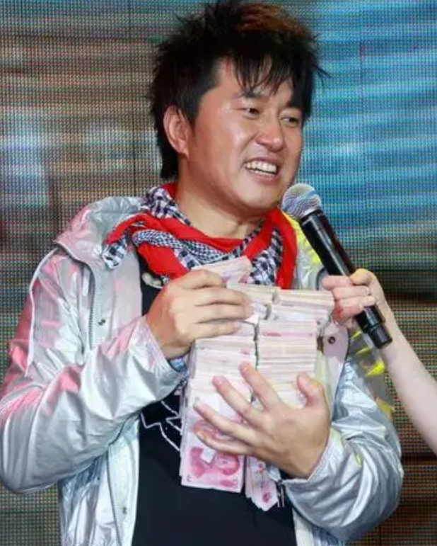 歌手满文军：两次婚姻两副面孔，他的故事比你看到的更恶劣