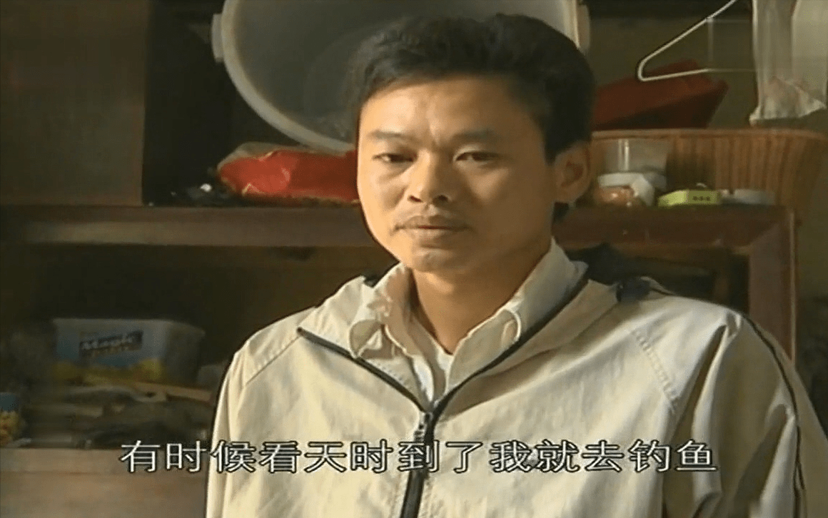 广东男子高考落榜，在家“悟道”20年，其母痛哭下跪：找个班上吧