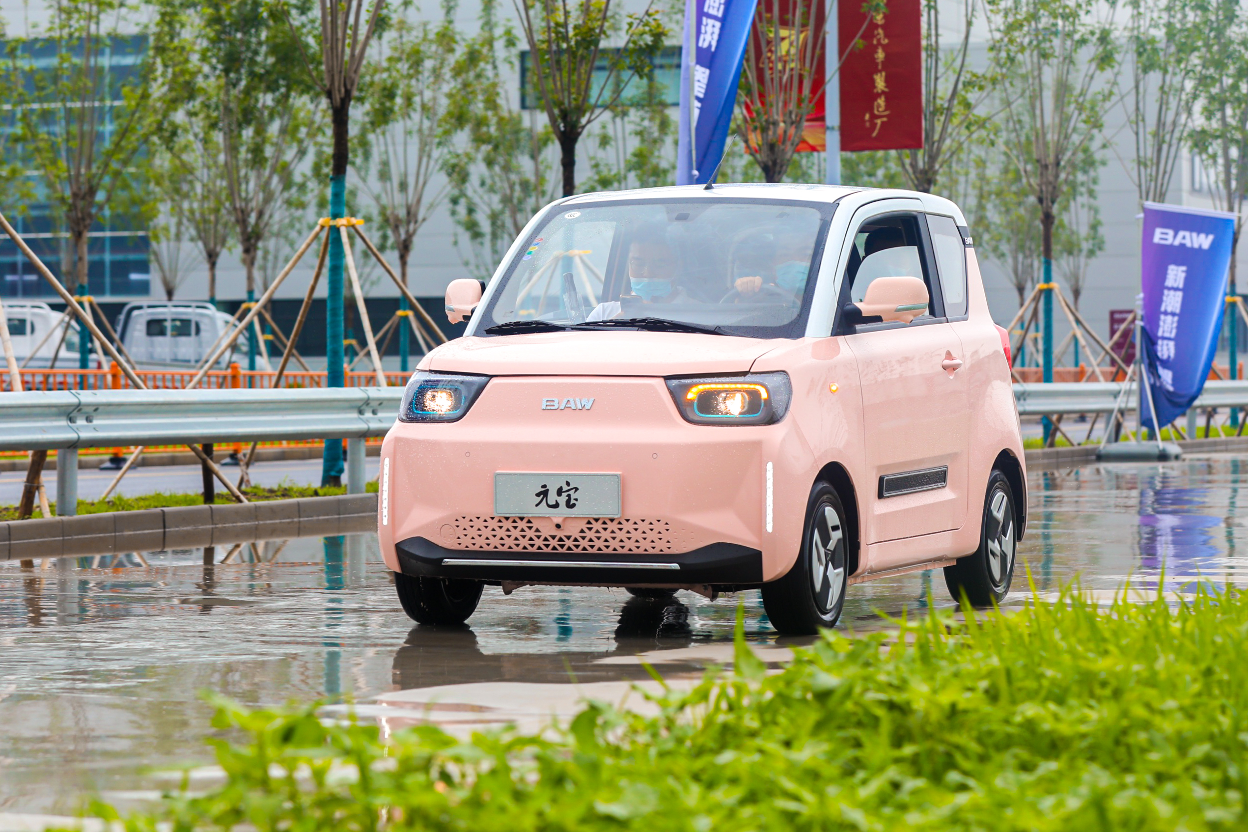 与元宝"亲密接触",足以匹敌五菱宏光mini ev_e23新能源汽车网