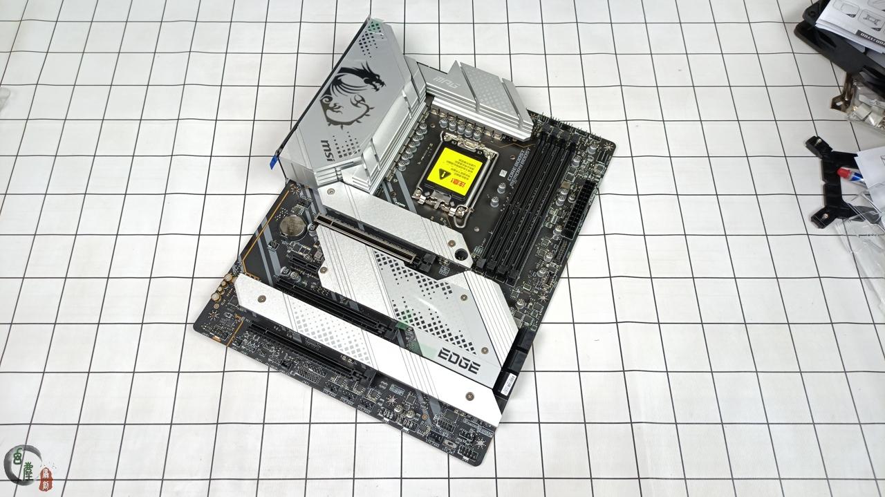 新年装机第一弹！12600K+Z690+DDR4配置，游戏省钱两不误