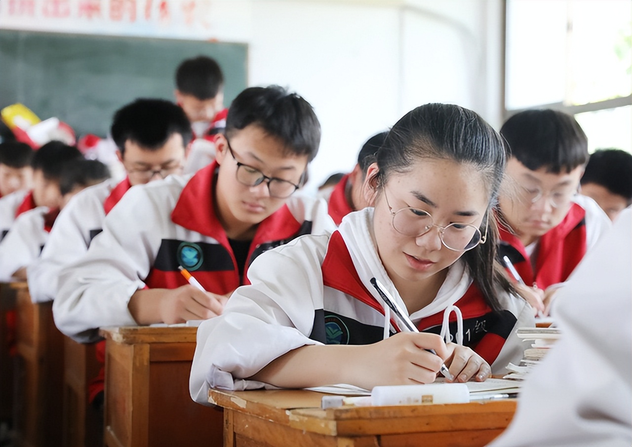 通知！2022上海市高考“延期举行”，考生：复习时间又多了一个月