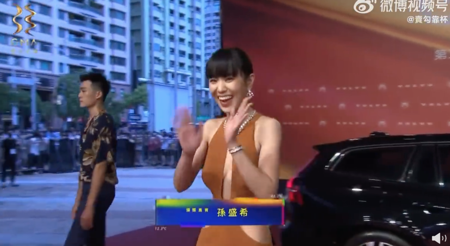 这是颁奖还是开业？金曲奖艺人造型齐翻车，现场变成乡村大舞台？