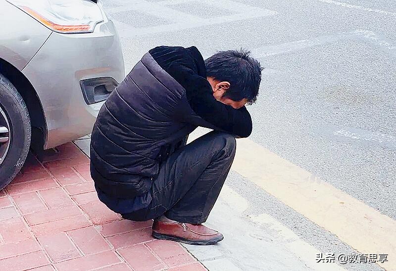 大学生没混好，流浪19年不回家，与母亲见面抱头痛哭