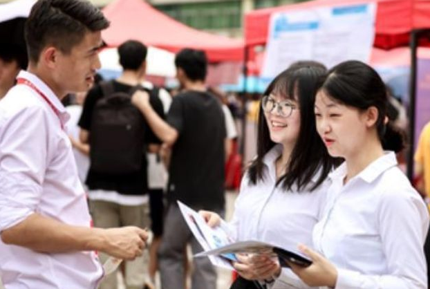 大学生喜从天降，又一国企招聘“不用笔试”，面试通过即可入职