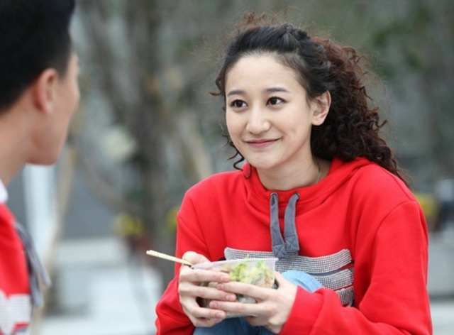 《斛珠》的鞠七七，因撞脸李小冉被挖掘出道，和陈晓还是中戏同学