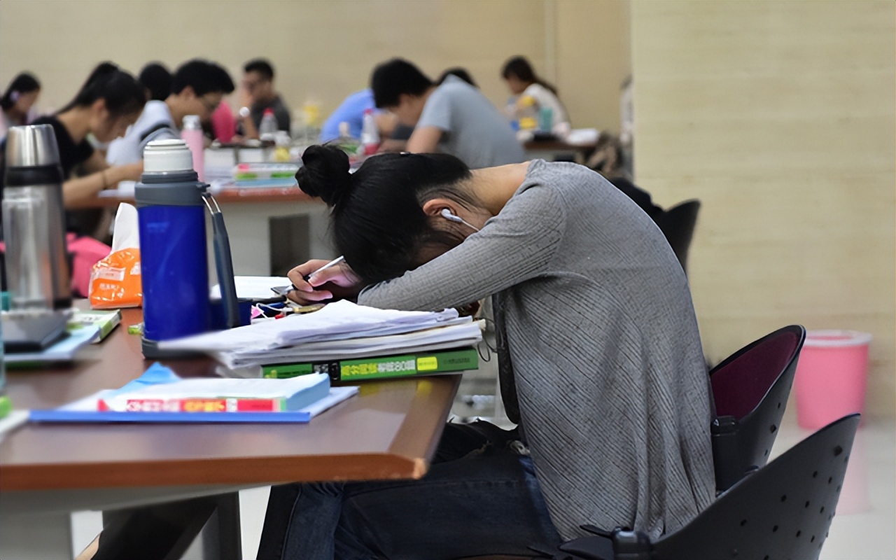 考生被取消“拟录取”上热搜，看到背后的原因，有人惋惜有人嘲讽