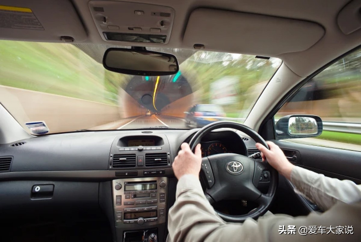 新手驾驶课堂：（1）掌握住油门、刹车、方向盘，你就成功了99%