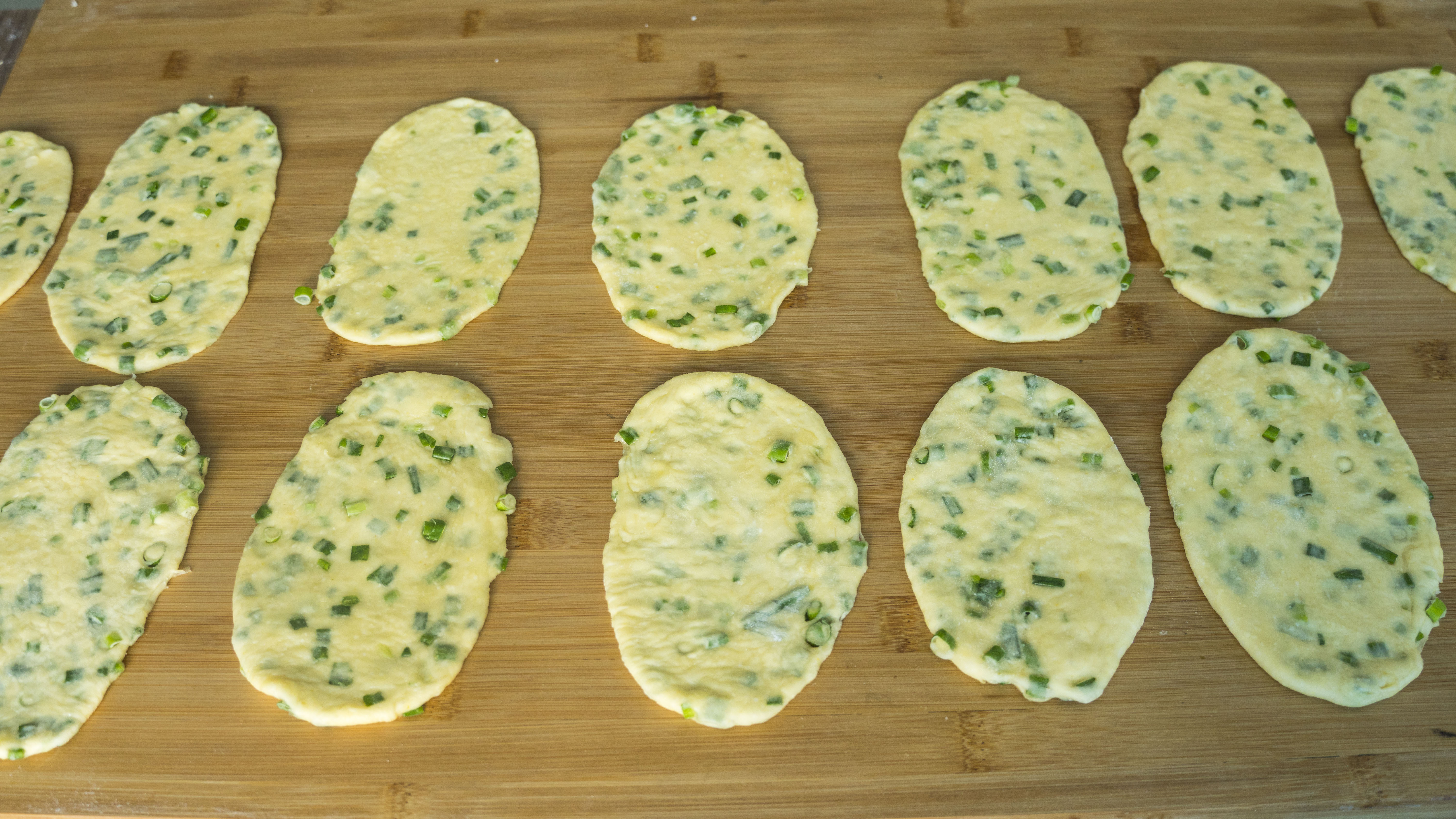 面粉最过瘾的6种做法，不用烤箱，咬一口酥掉渣，一出锅就抢光了