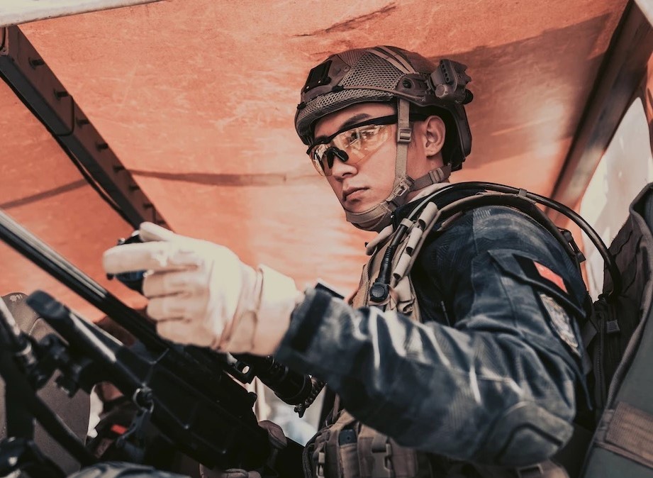 不够硬气别演“特种兵”！这12位男星告诉你，啥叫铮铮铁骨