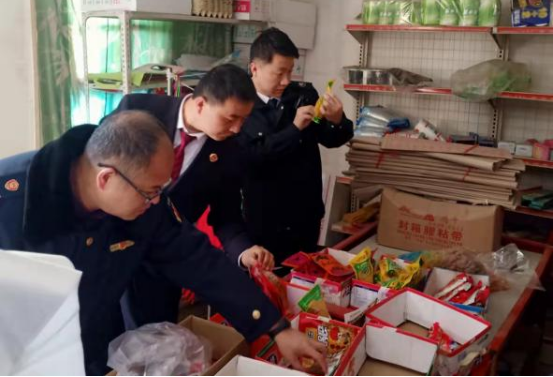 丹凤县检察院联合市监局开展校园周边食品安全大检查