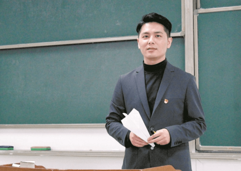 多位高校教授晒工资单，“1.5万”让网友为其打抱不平，实属不高