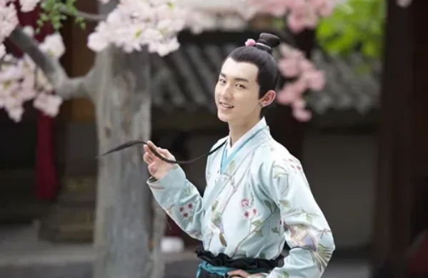 “龙须刘海”不要随便碰，颜值高的仙气飘飘，颜值低的秒变蟑螂精