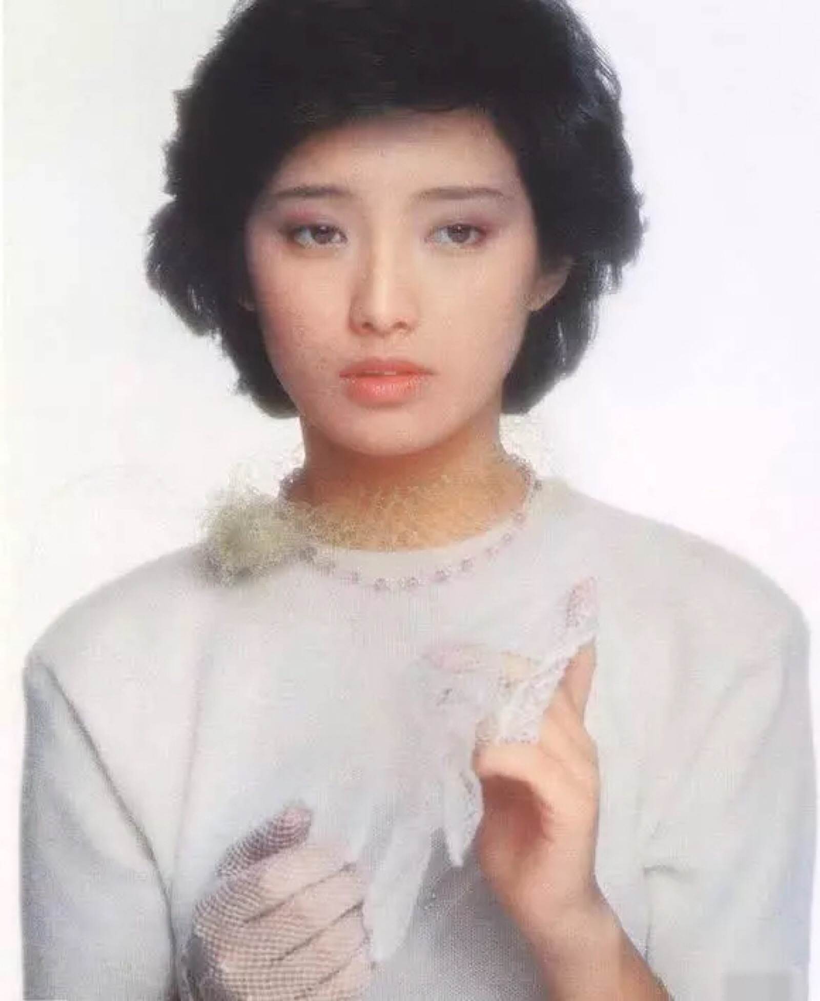 看了山口百惠的春夏穿搭，才发现：再过40年，你穿衣也不如她时髦