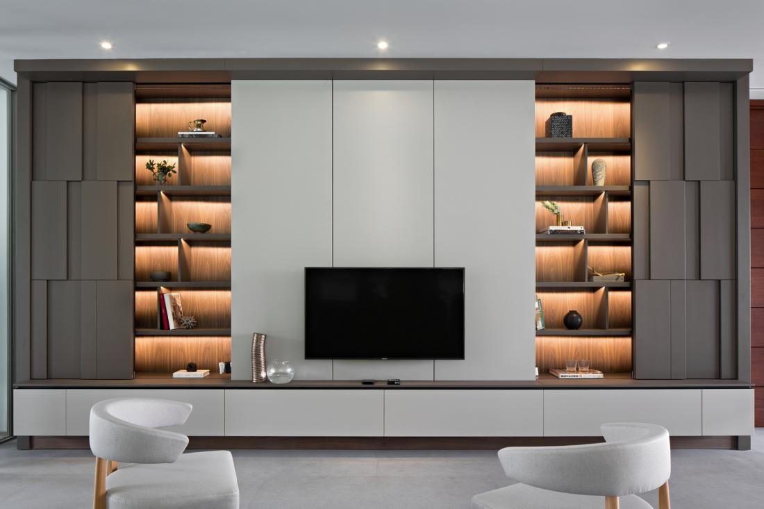 与其做满墙电视柜,不如留40㎝做书架,一柜两用,教科书级模板