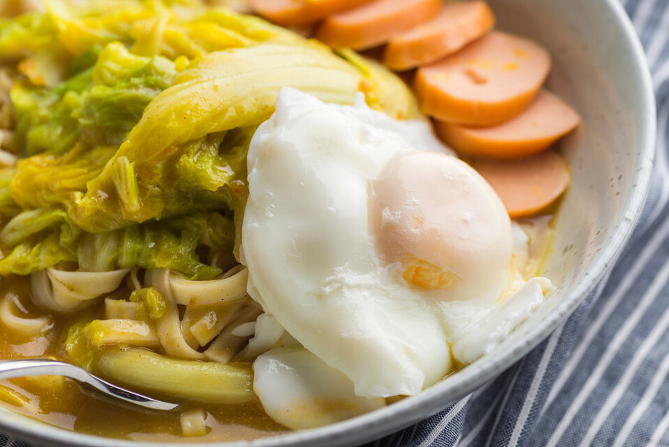 煮荷包蛋，水开直接下锅是大错，掌握2个步骤，圆润完整无飞沫