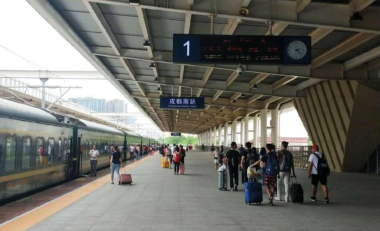 一晃20多年过去了,汪东城也从大西北调回了四川,在成都一家大型机械