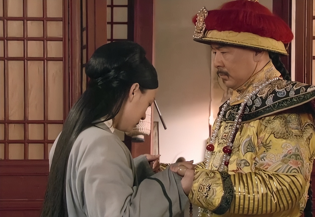 甄嬛传：太后早就发现双生子破绽，为什么不揭穿？真不愧是老狐狸