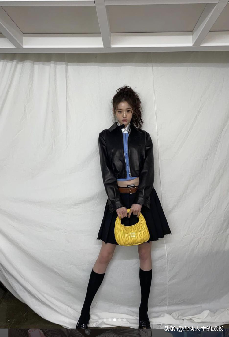 红遍全球超性感俏皮学生妹中空装，教你一招穿起来超显瘦