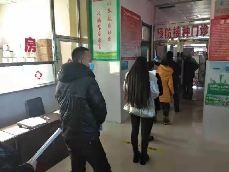 宝清县夹信子镇包片包村干部下沉村屯助力新冠疫苗加强针接种全覆盖