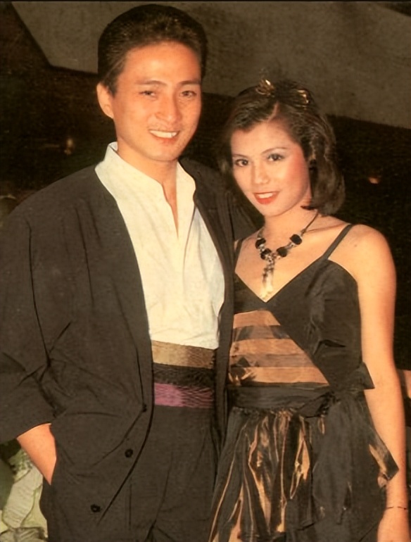 1985年5月11日,汤镇业协吴君如与苗侨伟和太太戚美珍结伴出游,这样