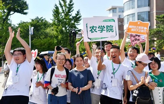 贵州神童13岁考上985，茅台承诺资助4年费用，为何仅1年就停了？