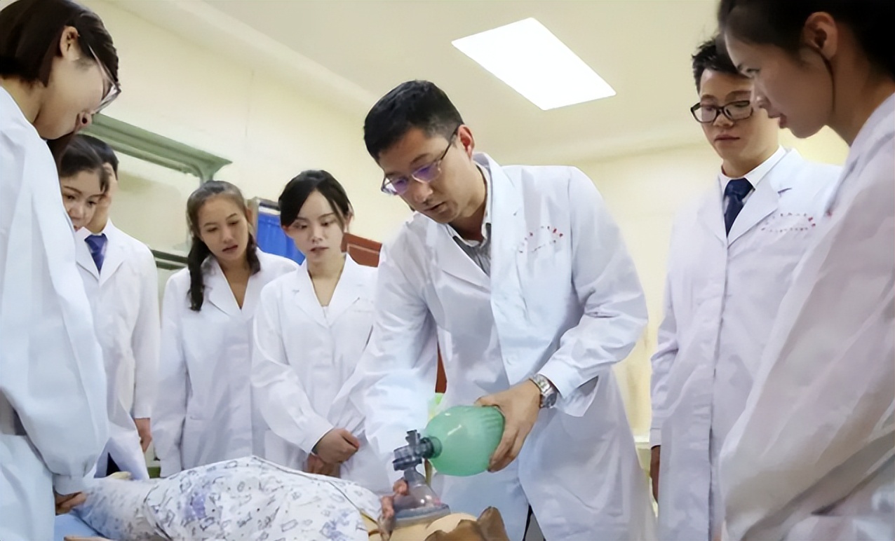 上海同济医院医生“学历”大调查！结果在意料之外，也在情理之中