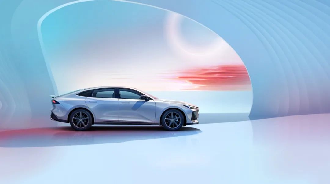 Polestar 2 Arctic Circle原型车官图发布；2023款宝马X5 M谍照曝光