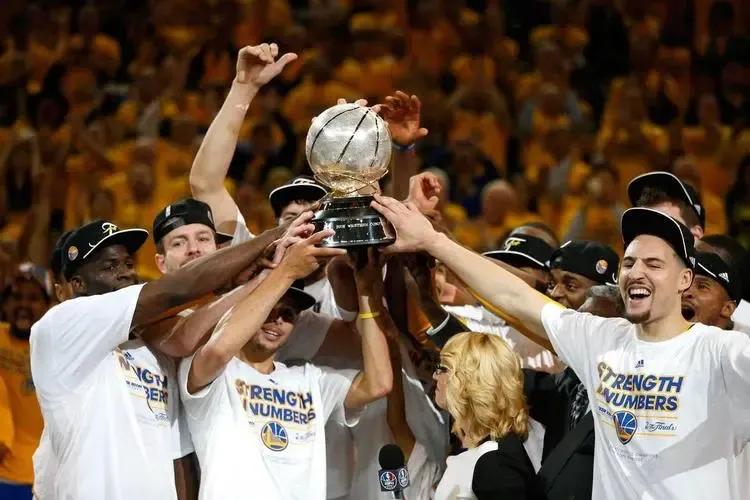 nba2017总冠军是谁(近20年NBA历届总冠军一览，热火、湖人平分秋色，勇士独占鳌头)