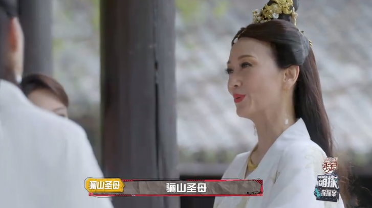 女星再扮经典角色：王艳上演回忆杀，关晓彤空姐装梦回“你叉叉”