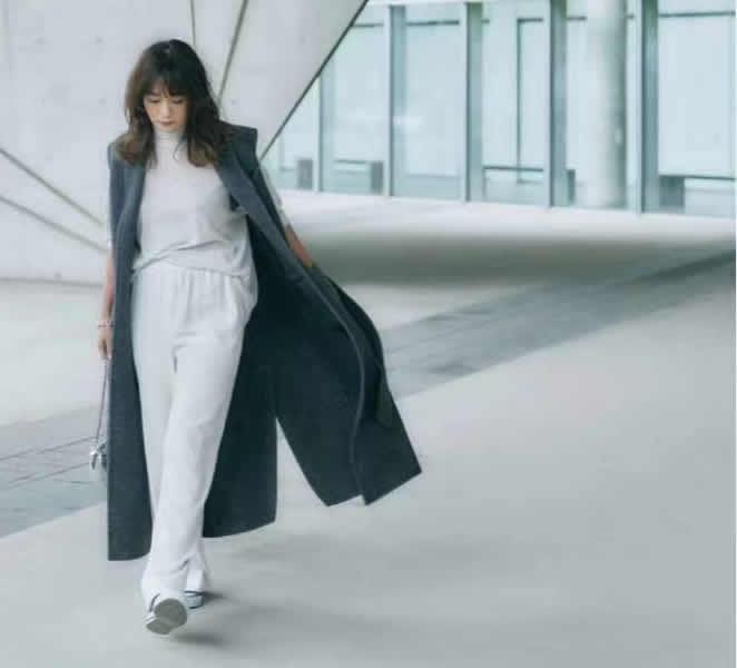 过年穿“白色”，讲究女人都有哪些套路？3招必杀技，招招提衣品