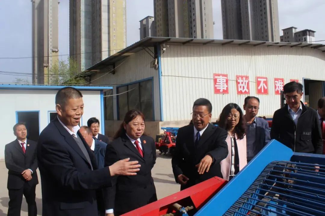 定西市兩級(jí)法院：送法進(jìn)企業(yè) 鞏固知識(shí)產(chǎn)權(quán)“防火墻”