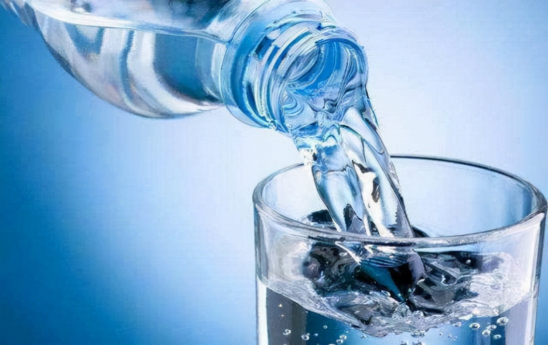 半夜突然口干舌燥？别总以为是缺水，或是这几种疾病的症状