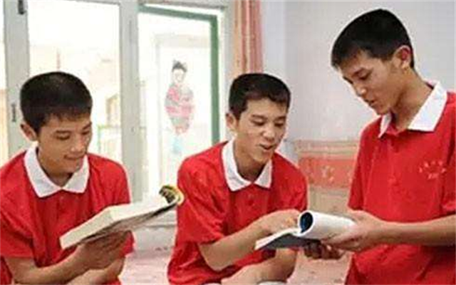 山东三胞胎同时考上211高校，十年后同时成婚：爷爷盼着抱重孙