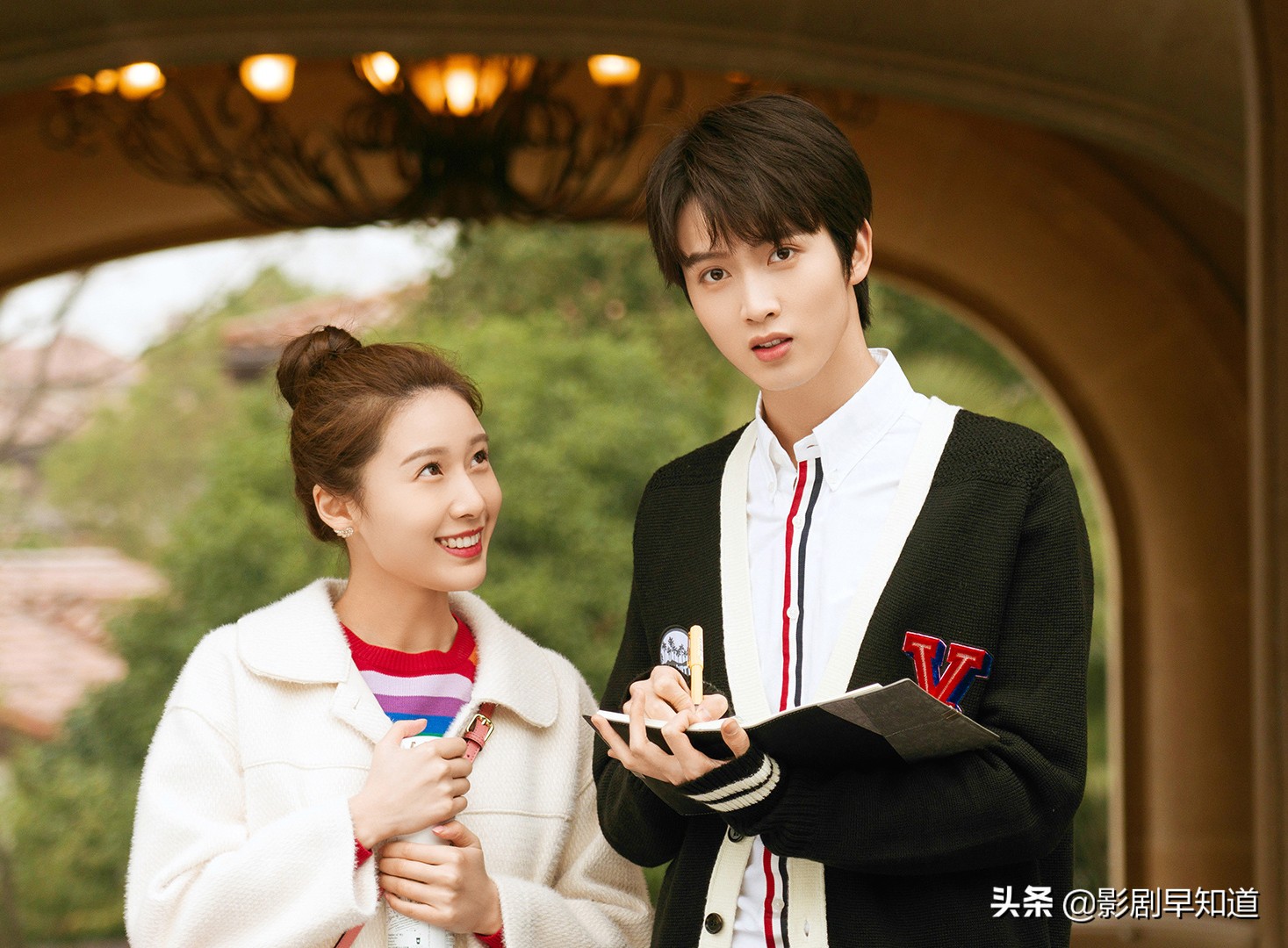 三部电视剧同天上线，上星剧中规中矩，张新成邓家佳新剧备受瞩目