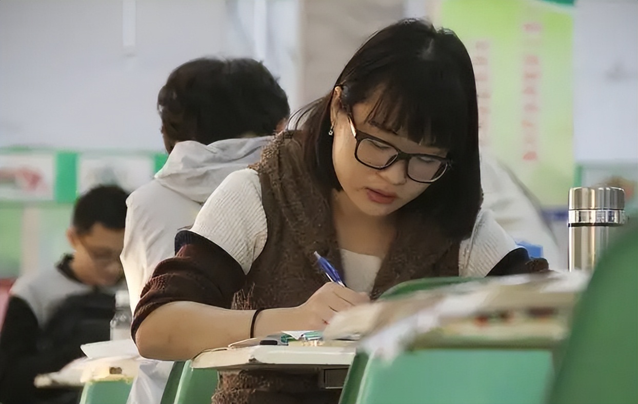 三支一扶人员工资走红，金额是亮点，难怪毕业生争相报考