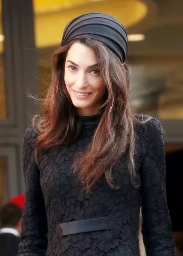 最美律师艾莫：打败21位情敌让奥巴马作证，治好恐婚症奥斯卡影帝