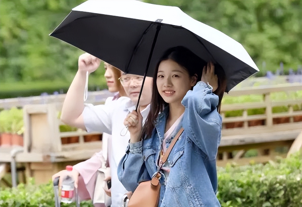 “我单身，交往多个又怎样”，高校教授与多名学生交往，校方回应