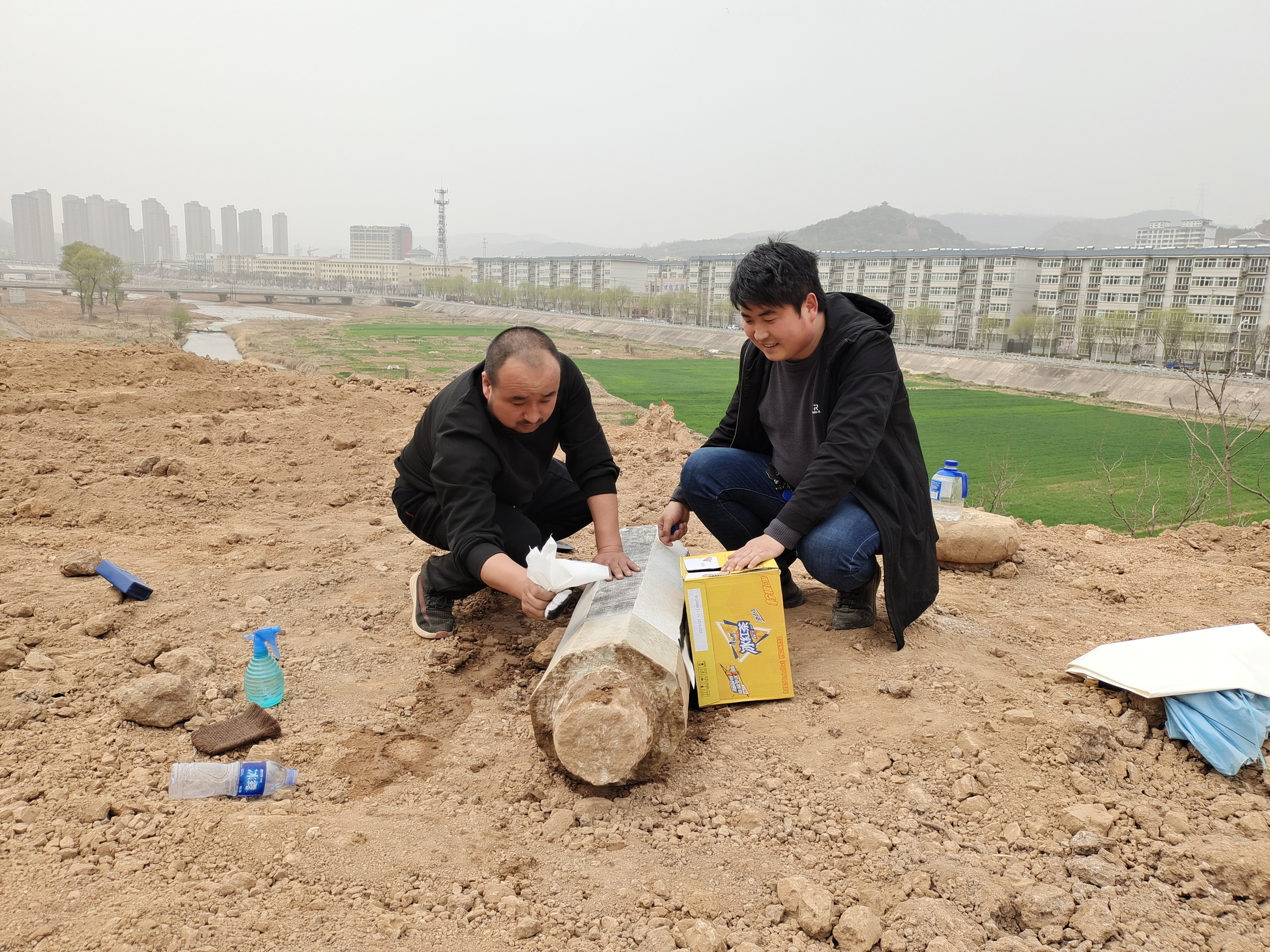 李志锋撰集地方风物志《灵台八景》与大家见面