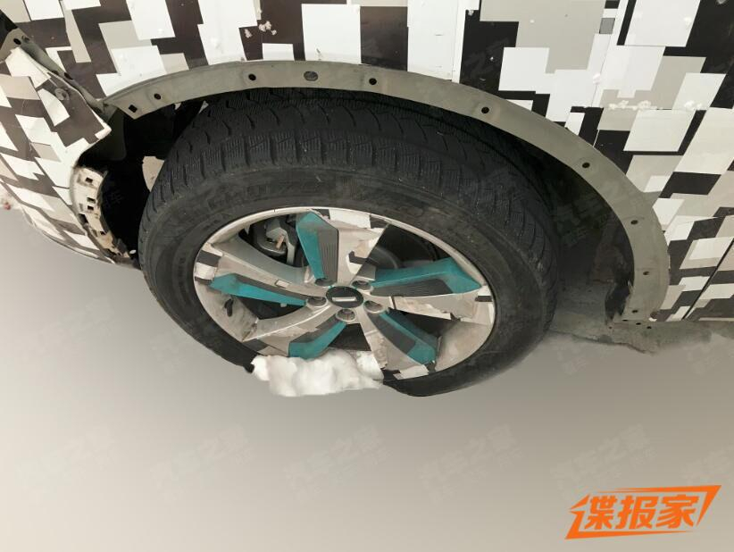 奔驰EQS SUV国内路试谍照曝光；全新福特Bronco Raptor官图发布