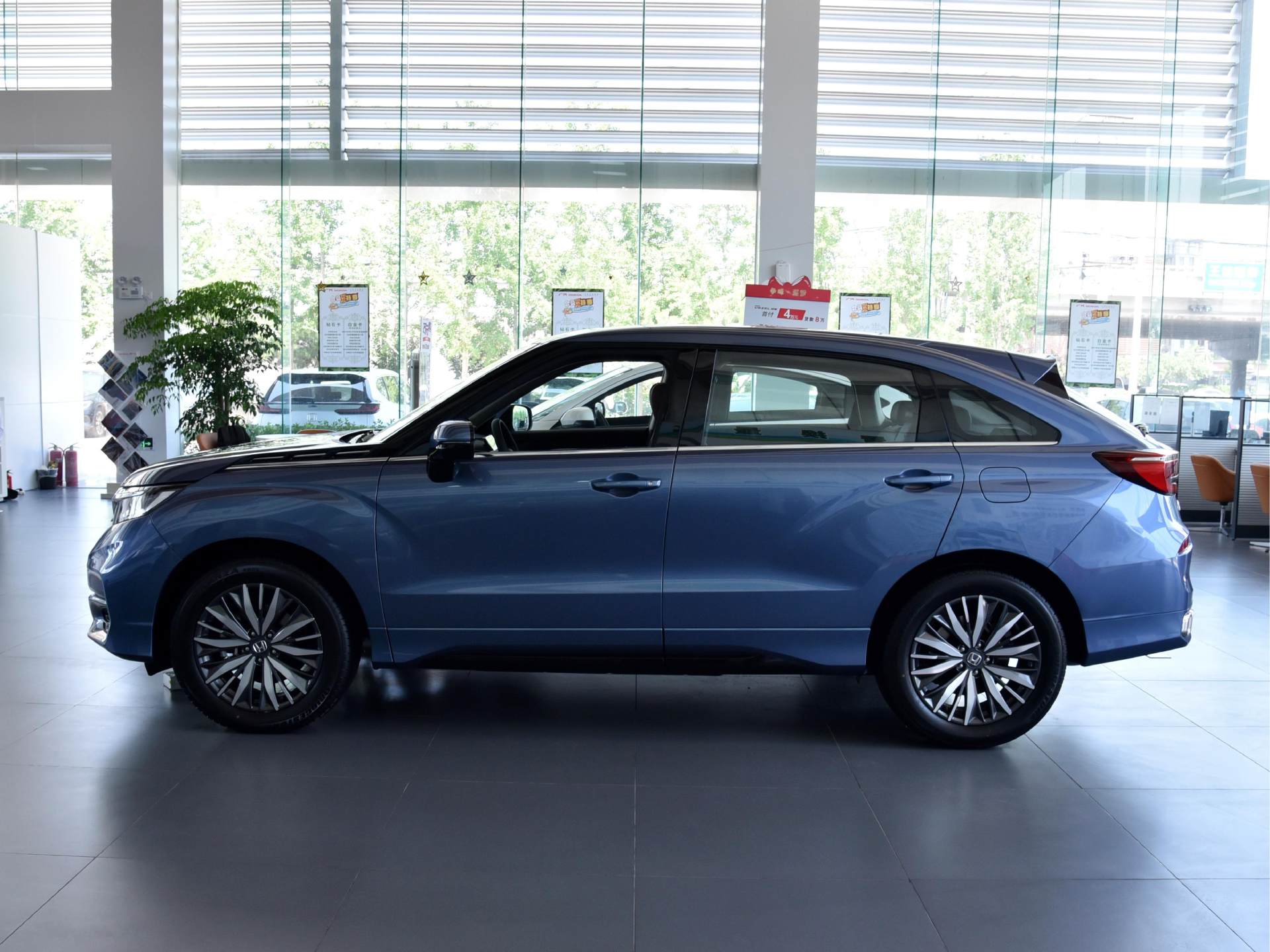 魁梧的中型SUV，省油又省心，家用好车，实拍冠道