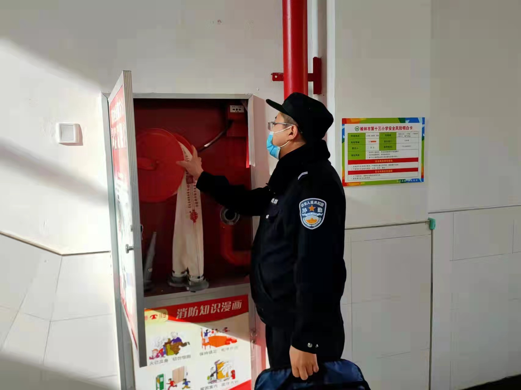 榆林公安榆阳分局崇文路派出所开展校园安全大检查